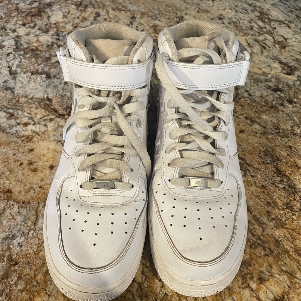 Men’s Nike Air Force Mid sneakers - Picture 6 of 8